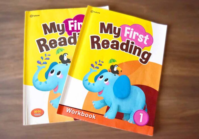 e-future My First Readingは「Student Book」にとじ込みでドリルとフラッシュカードが付いてきます。